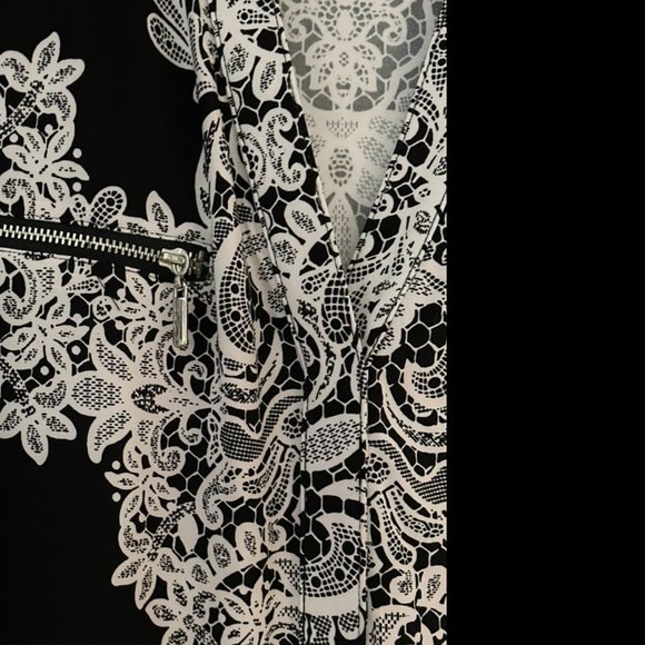 Sleveless Top - Picture 3 of 3